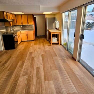 Gorgeous, Bright, Quiet, Very Large 1 Bedroom + Den/Dining - Photo 4