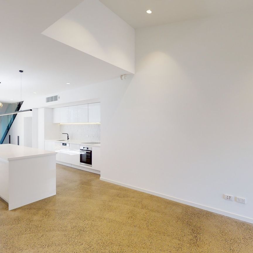 PRESTIGE LIVING - Photo 1