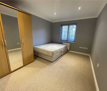 Brooklyn Road, Woking, Surrey, GU22 7SW - Photo 2