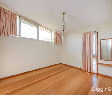 Charming Family Home with Versatile Living - Photo 4