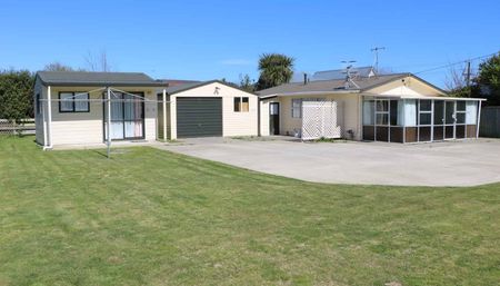 1 BEDROOMS + SLEEPOUT - FOXTON - Photo 2
