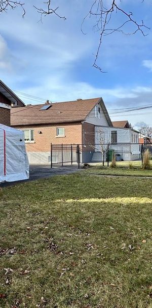 Maison Montréal (Saint-Léonard) À Louer - Photo 1