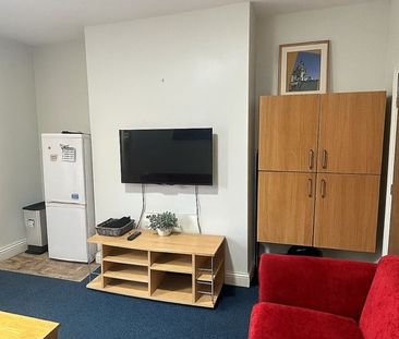 Room in a Shared House, Rosa Road, S10 - Photo 2