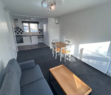 1 Bed Flat, Hydethorpe Road, SW12 - Photo 2