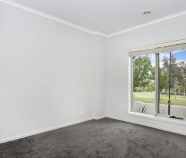 9 Yorkshire Terrace, Craigieburn, VIC 3064 - Photo 3