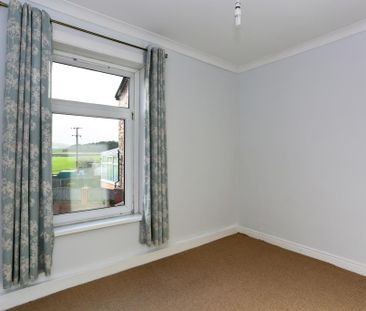 2 bedroom end of terrace house to rent - Photo 3