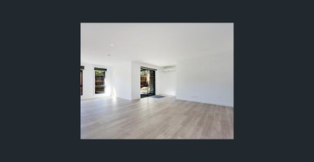 Spacious Two Bedroom Townhouse - Photo 2