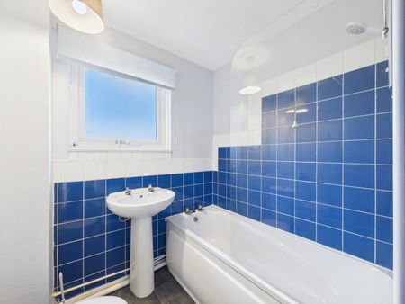 2 bedroom Flat To Let - Photo 5