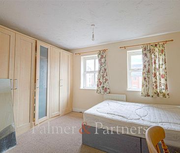 4 bedroom terraced house to rent - Photo 4