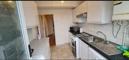 1 bedroom in a flat share to rent - Photo 5