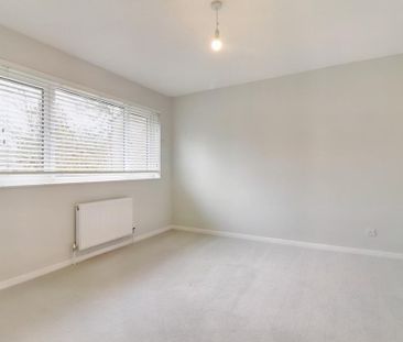 3 bedroom end of terrace house to rent - Photo 2