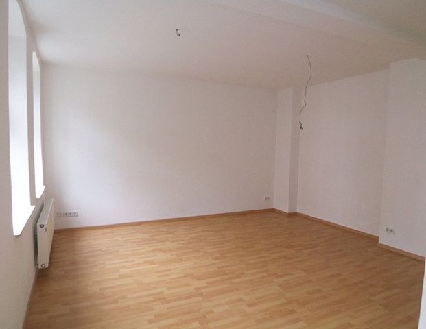 Kleine moderne Single-Wohnung mit offener Küche - Photo 1