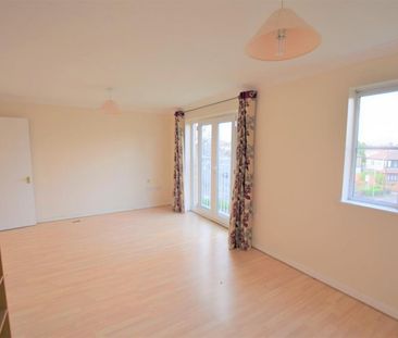 2 bedroom Flat To Let - Photo 2
