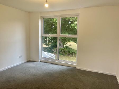 4 bedroom detached house to rent - Photo 3