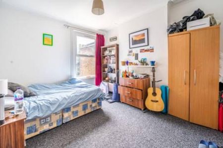 3 bedroom apartment to rent - Photo 4