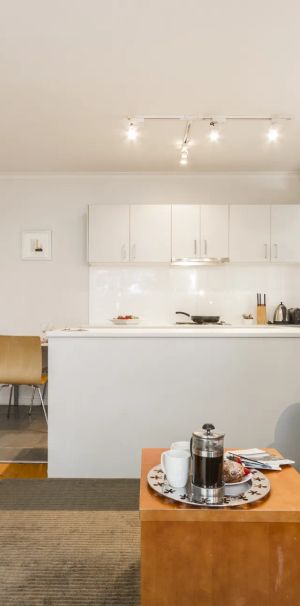 QUALITY BEACH SIDE APARTMENT IN THE HEART OF ST KILDA WITH COURTYARD - Photo 2