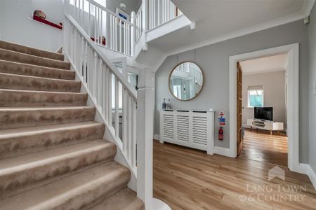 4 bedroom detached house to rent - Photo 2