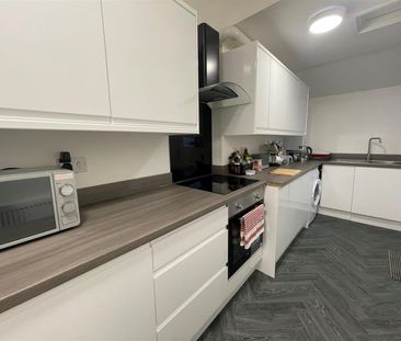1 bed house share to rent in Renshaw Street, Burnley, BB10 - Photo 3