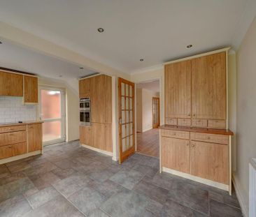 3 bedroom semi-detached house to rent - Photo 6