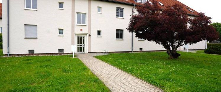 +++GEMÜTLICHE, RENOVIERTE 2-RWG IM CHARMANTEN BÖHLEN M. WOHNKÜCHE, TAGELICHTBAD U. PKW-STELLPLATZ+++ - Photo 1