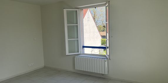 Location Appartement 1 pièce 24m² LA CHAPELLE EN SERVAL 60520 - Photo 2