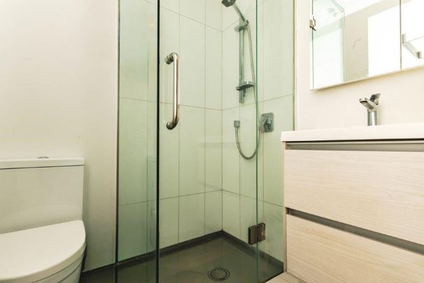 Charming Corner Apartment Mount Eden - Photo 1