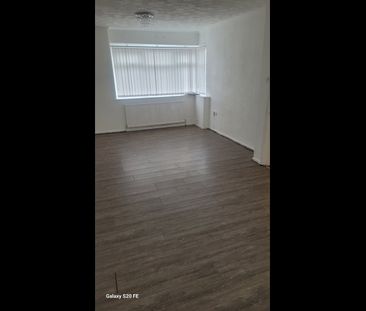 3 Bed Semi-Detached House, Manchester, M40 - Photo 1