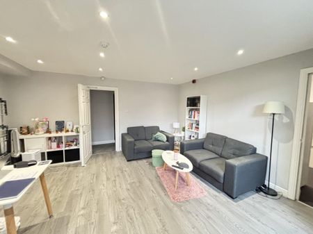 Flat 4 68 Victoria Road, Leeds, LS6 1DL - Photo 2