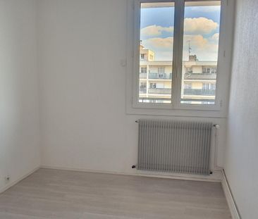 A LOUER - APPARTEMENT T4 - ROANNE SECTEUR HOPITAL - Photo 4