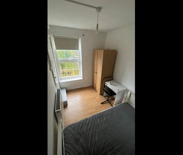Room in a Shared Flat, Newton House, SW8 - Photo 4