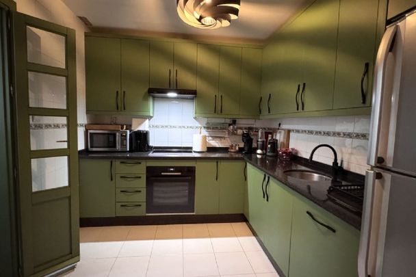 3 Bedroom Apartment For Rent in Marbella, Málaga - Photo 1