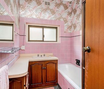 Charming Home - Photo 1