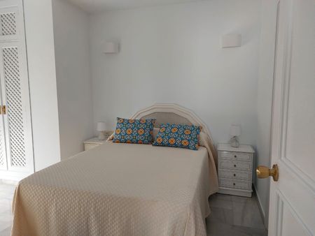 Piso de alquiler en Calle la Fragata, Puerto Marina - Photo 4