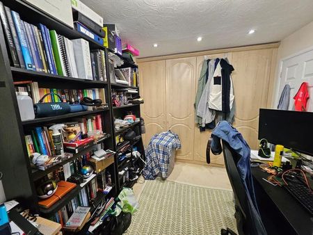 4 bedroom detached house to rent - Photo 3