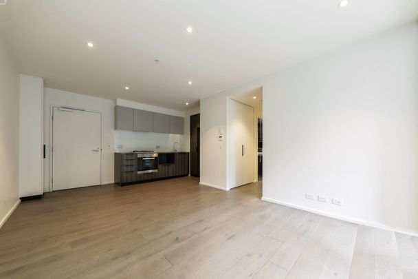 Spacious Apartment Right in the Hearth of Docklands - Photo 1