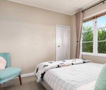 SUNNY STANDALONE HOME - ELLERSLIE - Photo 3