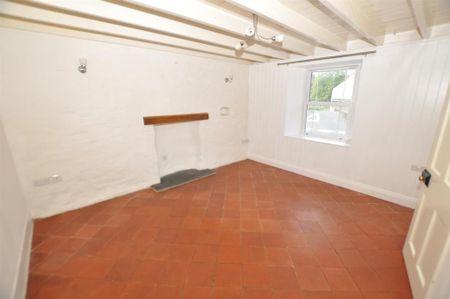 2 bedroom end of terrace house to rent - Photo 3