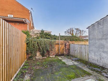 2 bedroom mews to rent - Photo 3