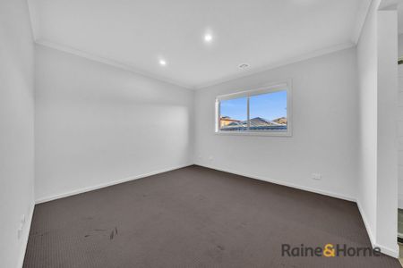 Stylish, Spacious & Perfectly Located! - Photo 5