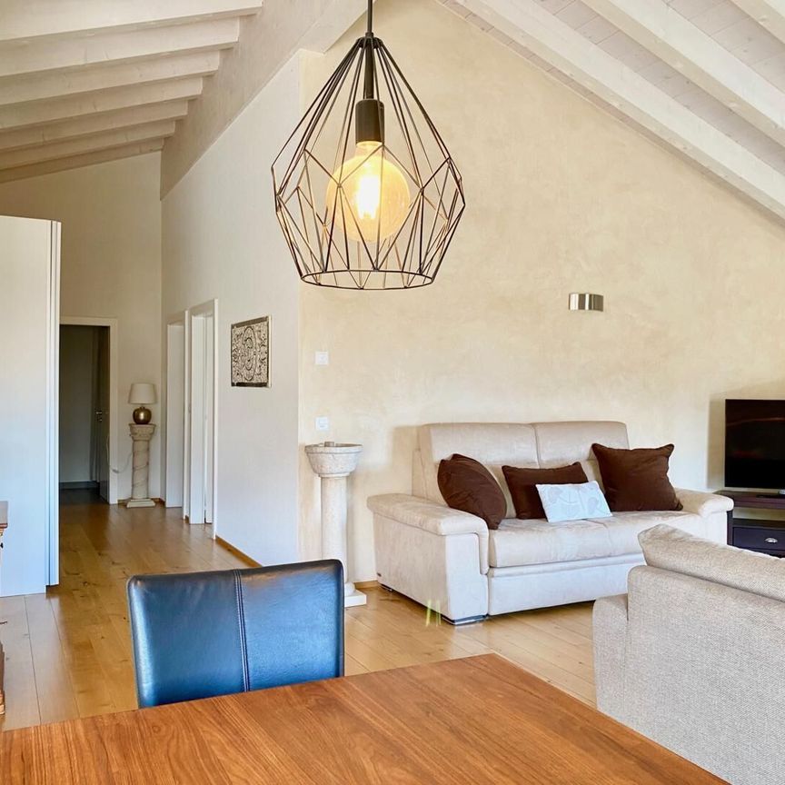 For rent – Superb 3.5 room penthouse with terrace and panoramic view in Savièse - Foto 1