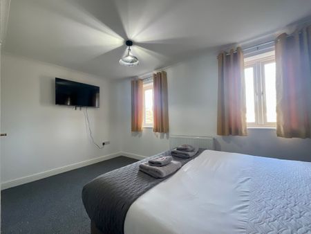 3 bedroom Semi-Detached House to let - Photo 5