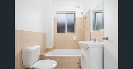 2 BEDROOM - RENOVATED UNIT WITH LOCK-UP GARAGE! 350M TO AUBURN STATION - Photo 3