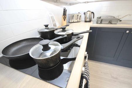 Room , Gorton Road - Photo 3