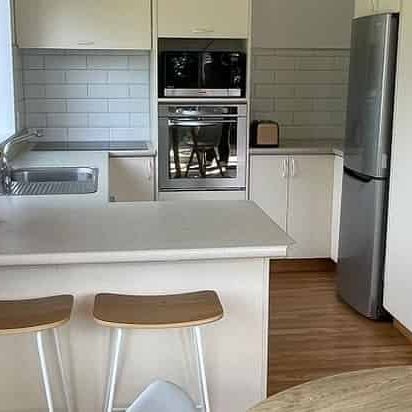 Fully Furnished, Newly Renovated 3 Bedroom - Photo 1