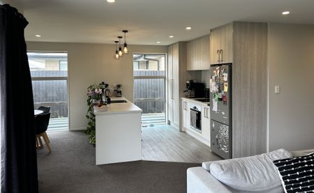 Three Bedroom Home - Photo 4