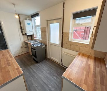 3 bedroom terraced house to rent - Photo 4