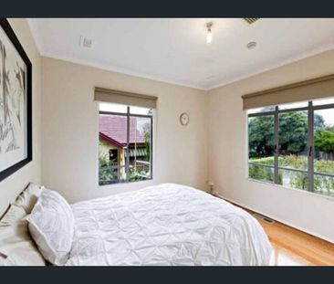 Great 2 bedroom home ideally located - Photo 2