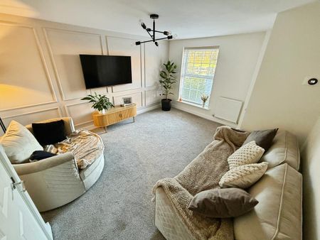 3 bedroom semi-detached house to rent - Photo 2