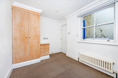 3 Bedroom Mews To Let - Photo 2