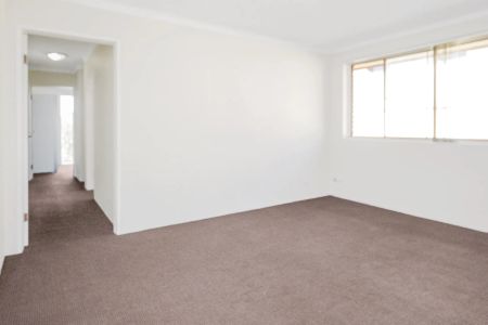 2 BEDROOM GEM IN THE HEART OF WESTMEAD! CENTRALLY LOCATED! - Photo 2